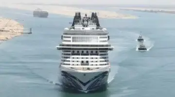 قناة السويس تستقبل سفينة سياحية ضخمة نجت من حصار هرمز